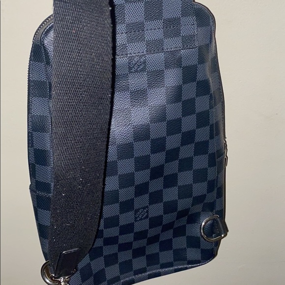 Selling my favorite Mens Louis Vuitton Crossbody bag - Picture 2 of 2